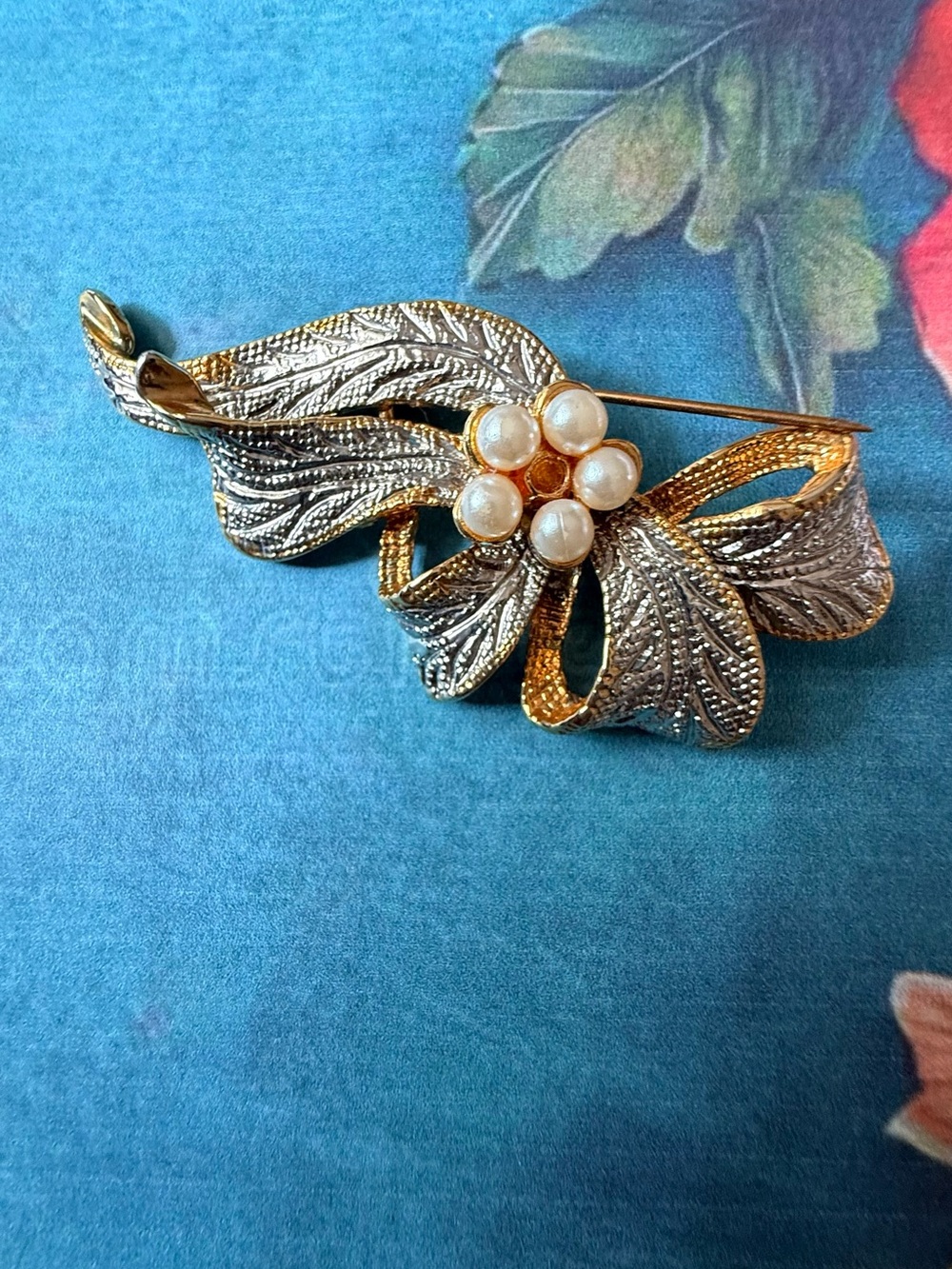 Gold & Silver Leaf Pearl Cluster Brooch – Elegant Women's Jewelry